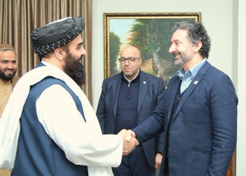 FM Muttaqi Muttaqi and IFRC regional director discuss humanitarian assistance for refugees