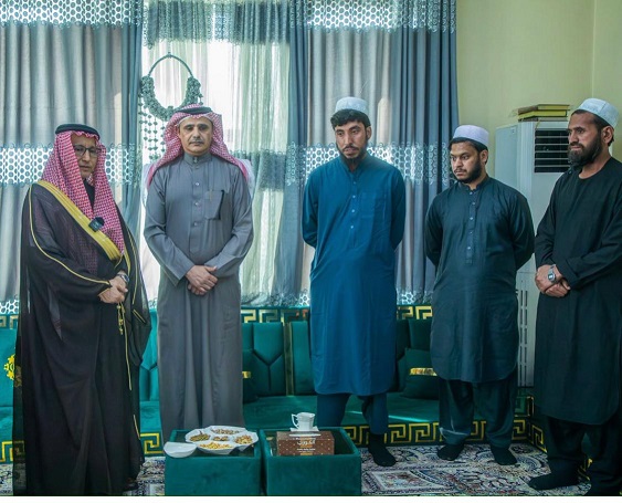 Islamic Emirate hands over three captured Pakistani soldiers to Saudi Arabia