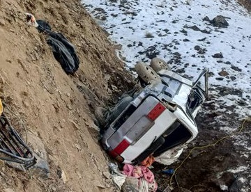 Three killed, 25 injured in separate road mishaps 