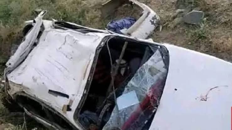 12 reported dead, wounded in separate traffic accidents 