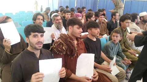 82 Afghan immigrants  released from Pakistani prisons, return home