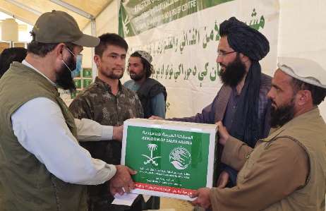 KSrelief distributes assistance among refugees returning from Iran