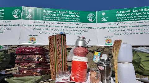 سمنګان او کونړ کې پر ۷۰۰ زلزله ځپلو کورنيو مرستې وويشل شوې