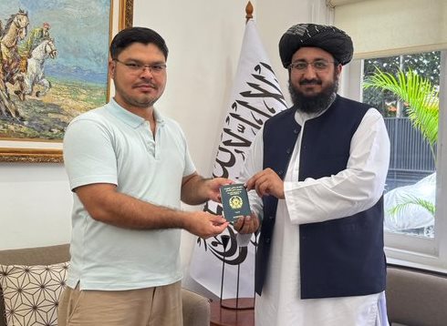 اندونيزيا کې د افغانستان سفارت د پاسپورټ د وېش لړۍ پيل کړه