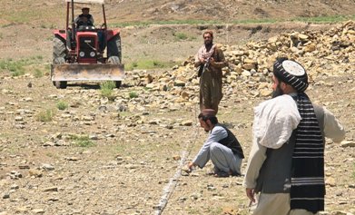 تېره اونۍ څه باندې نهه زره راستنو شويو کډوالو کورنيو ته نمرې وېشل شوي