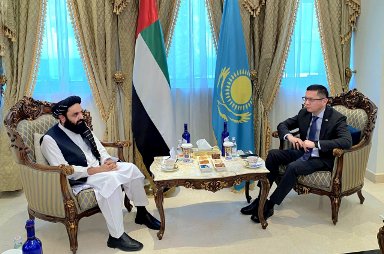 ابو ظبي کې د افغانستان او قزاقستان سفيران د همکاریو پر پراختيا غږيدلي