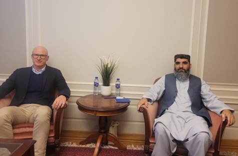 ناروې کې د افغانستان سفير د سره صليب د بهرنيو اړيکو مشر سره وکتل