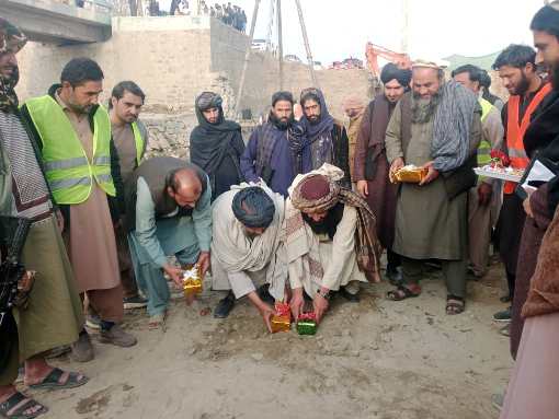 لغمان کې د يو لوی پول د جوړيدو چارې پيل شوې